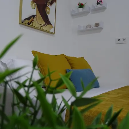 Asis Apartment *
